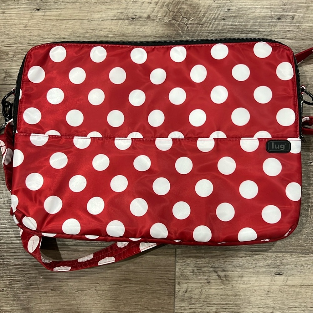Lug Delta in crimson large dot
